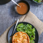 la steak and kidney pie servies sur une assiette