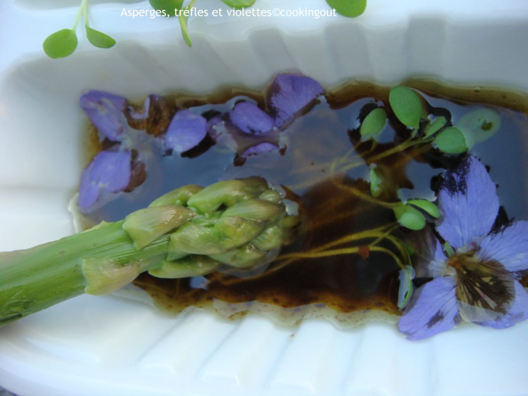 Sauce pour Asperges, trèfles et violettes