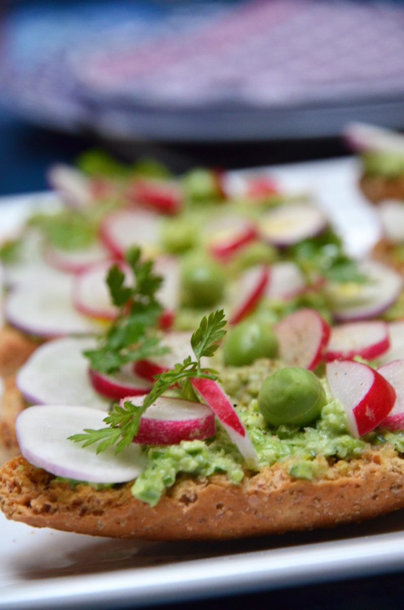 Tartines apéro aux petits pois et radis