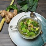 Recette de bouillon exotique aux coques, rapini et fèves fraîches