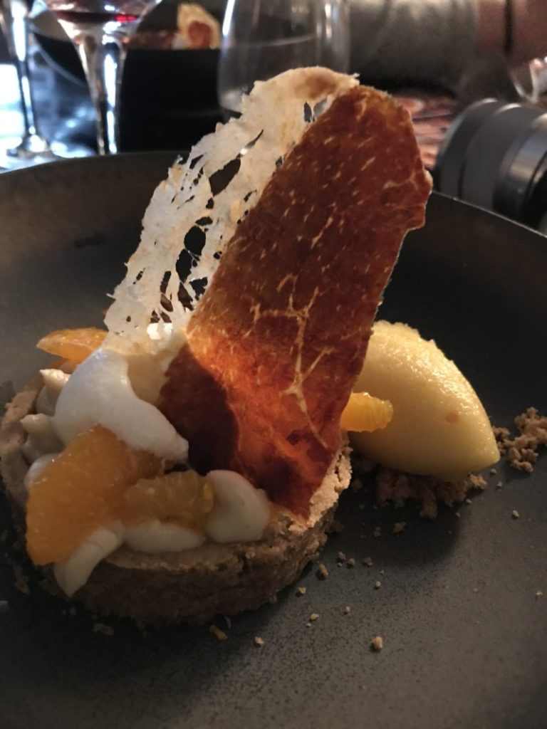 Dessert au marron, Clémentine et jambon de Parme Saké en émulsion réalisé par Lucas Felzine