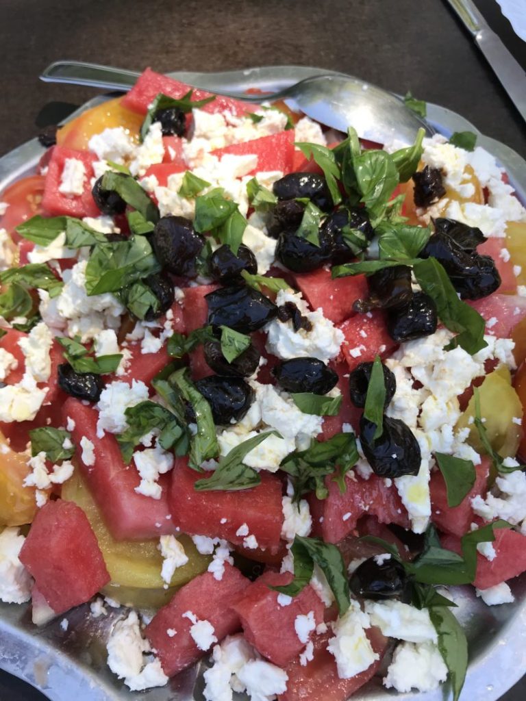 Salade de tomate pastèque féta basilic