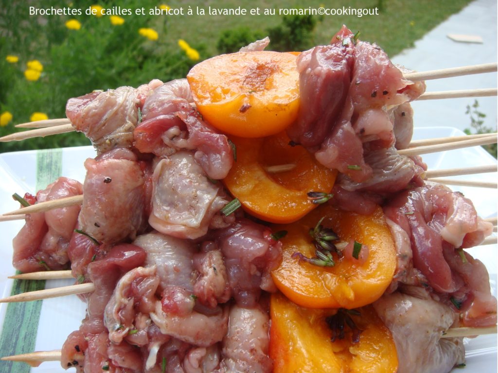 recette de cailles et abricots en brochettes parfumées à la lavande et abricot