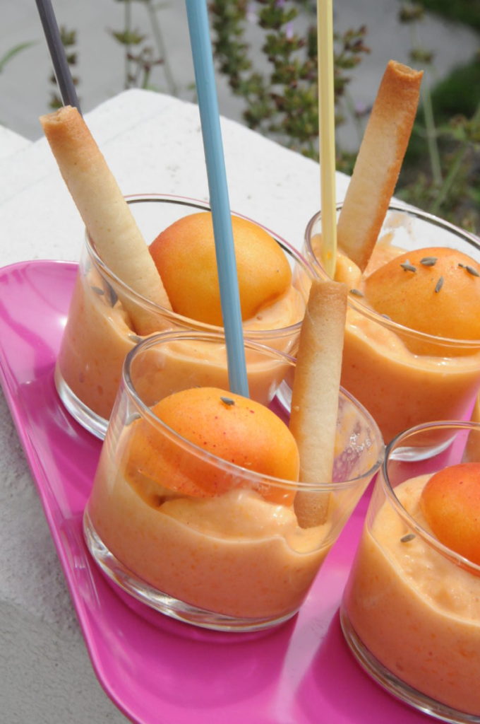 recette de crème glacée aux abricots et lavande