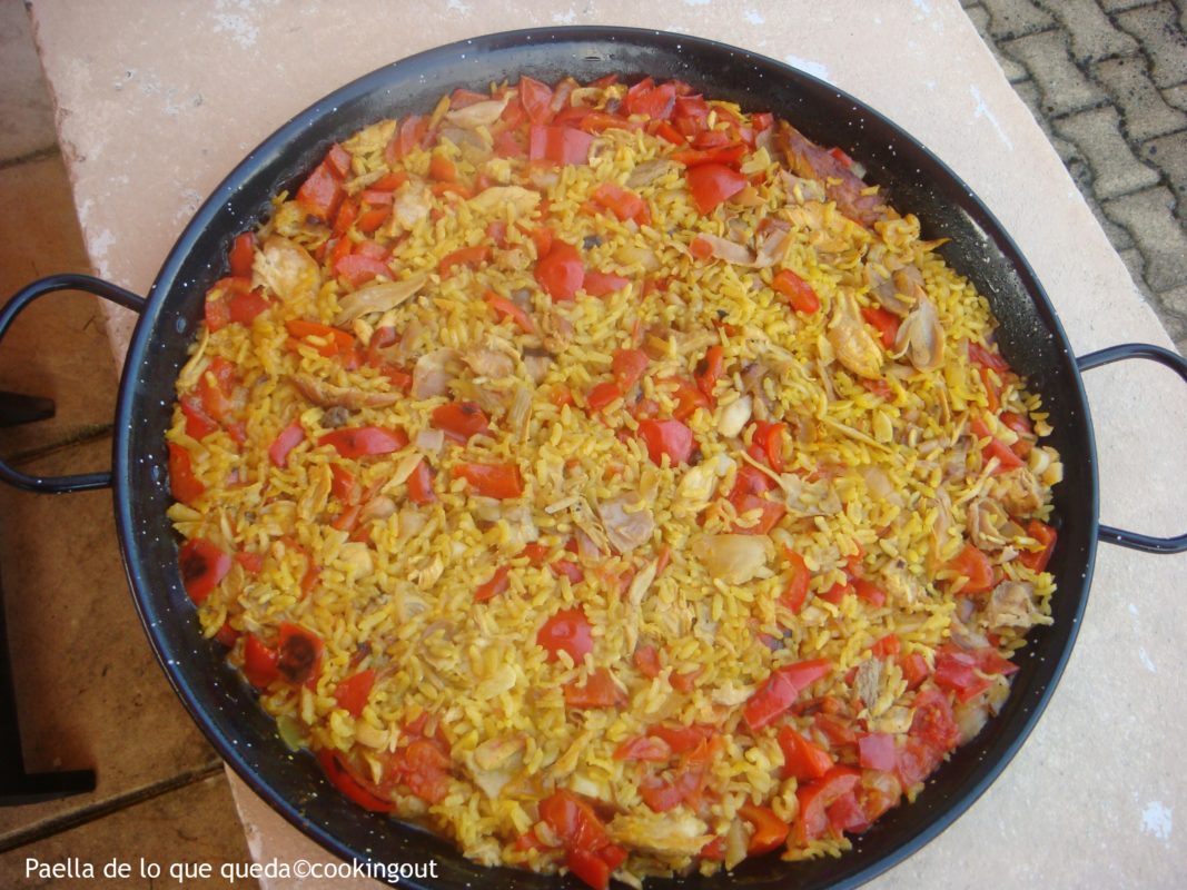 Recette de paella au BBQ, au poulet et poivron rouge