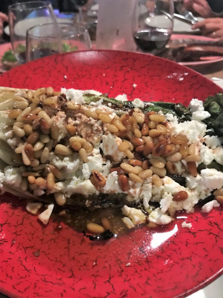 salade cuite avec feta et pignons servie au Barbacoa