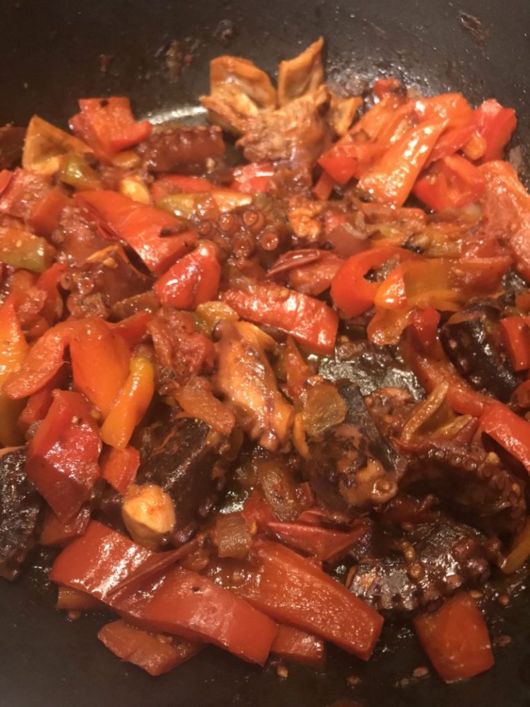 recette de poulpe aux poivrons et tomates façon basquaise