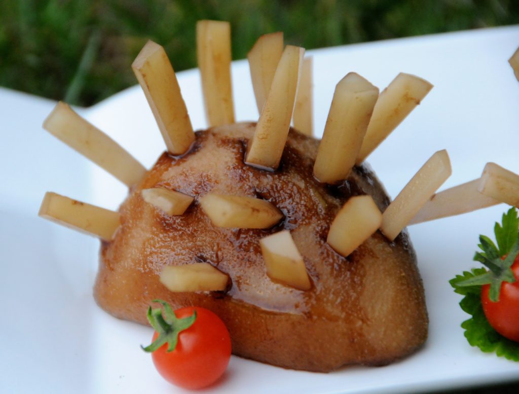 une recette pour les enfants ludique et délicieuse le hérisson poire et fromage