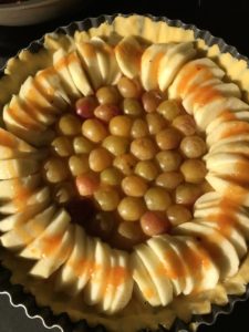 tarte sans gluten pommes et mirabelles avant cuisson