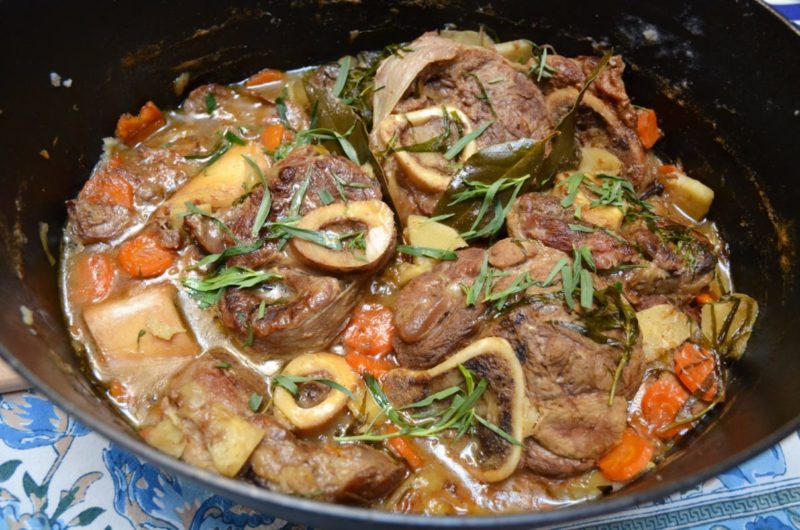 Osso bucco nordique avec du sirop de fleurs de sureau et estragon