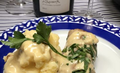 Andouillette servie avec une sauce au chaource associé avec du champagne Cœur des bars de Devaux