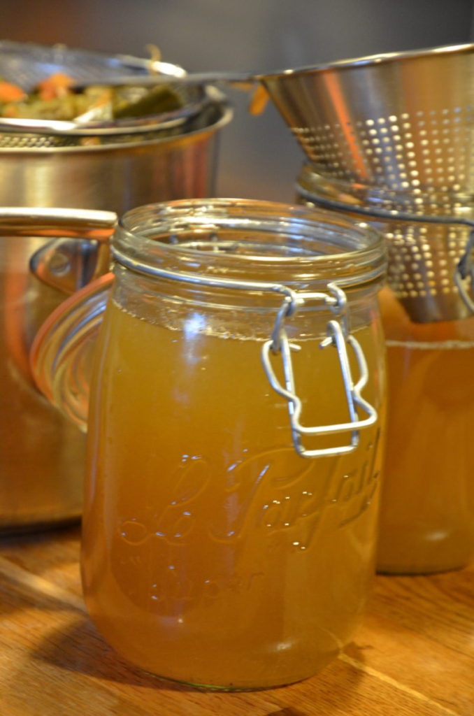 Bouillon de légume zéro déchet avec les épluchures Cooking Out