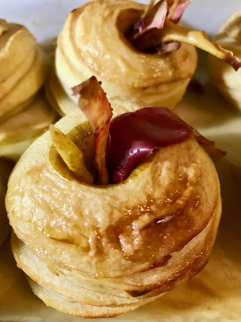 pomme au four au sirop d'érable et ses chips de pommes