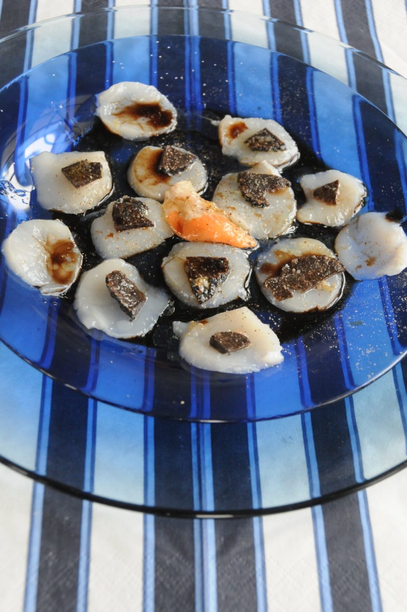 carpaccio de coquilles St Jacques et truffes