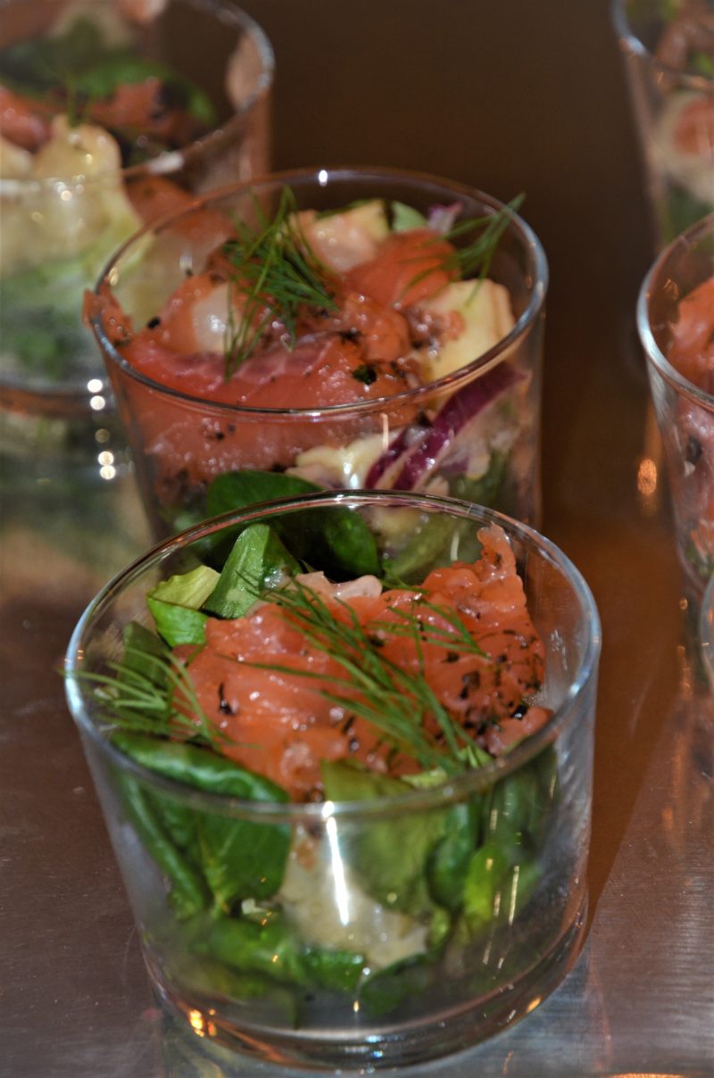 entrée au gravlax et salade d'oca du Pérou aux parfums nordiques