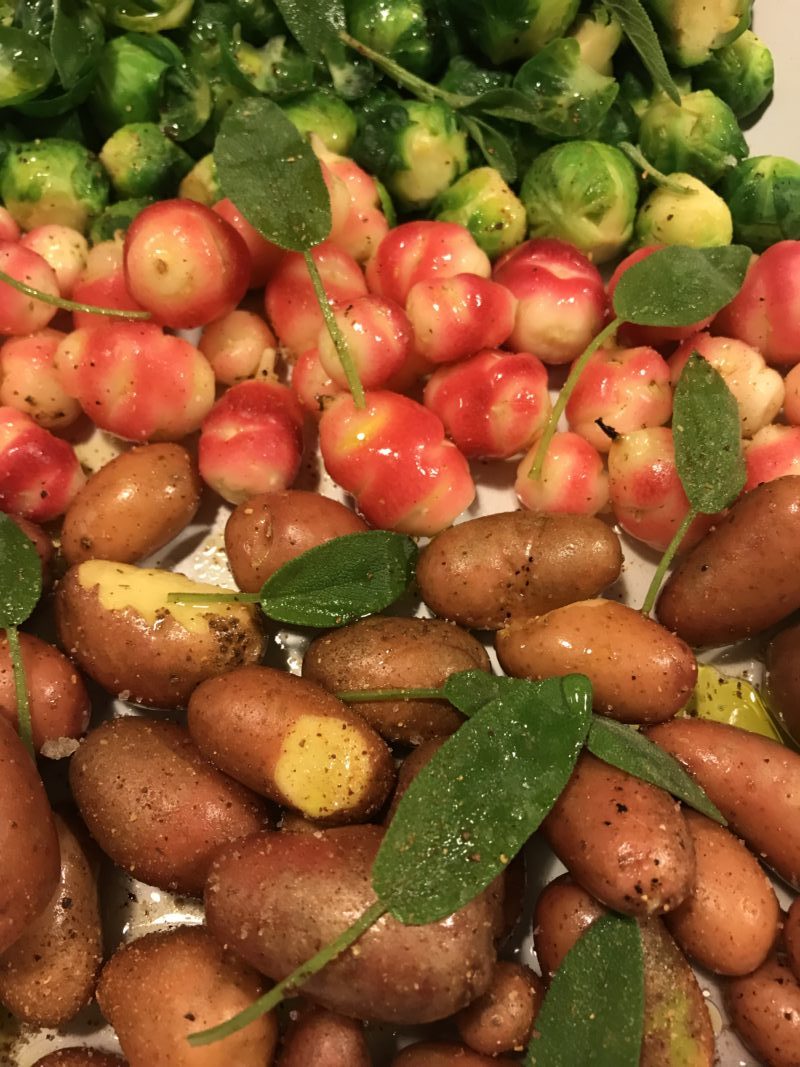 oca du perou, choux de bruxelles et pommes de terre à la sauge