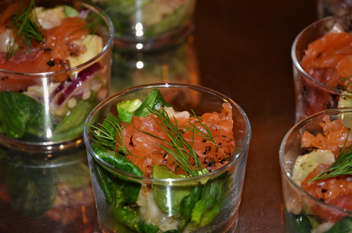 verrines oca du Pérou et gravlax à l'aneth et oignons rouges