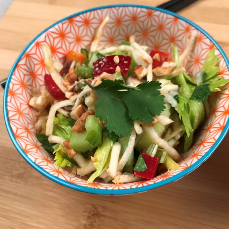 Bol de salade thai aux 3 céleris