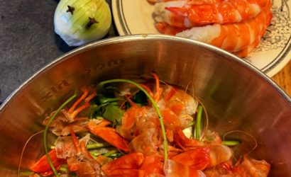 bouillon de carcasses de crevettes