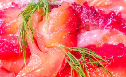 gravlax rougit grâce à la betterave