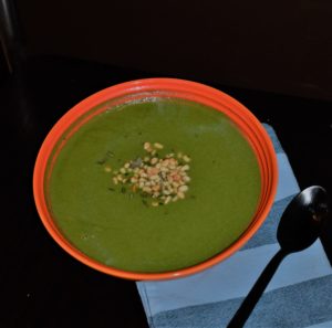 Un soupe detox au radis noir et aux blettes