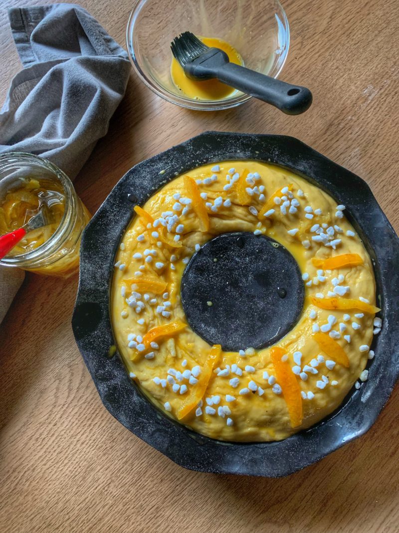 Mouna au yuzu et sucre perlé avant cuisson