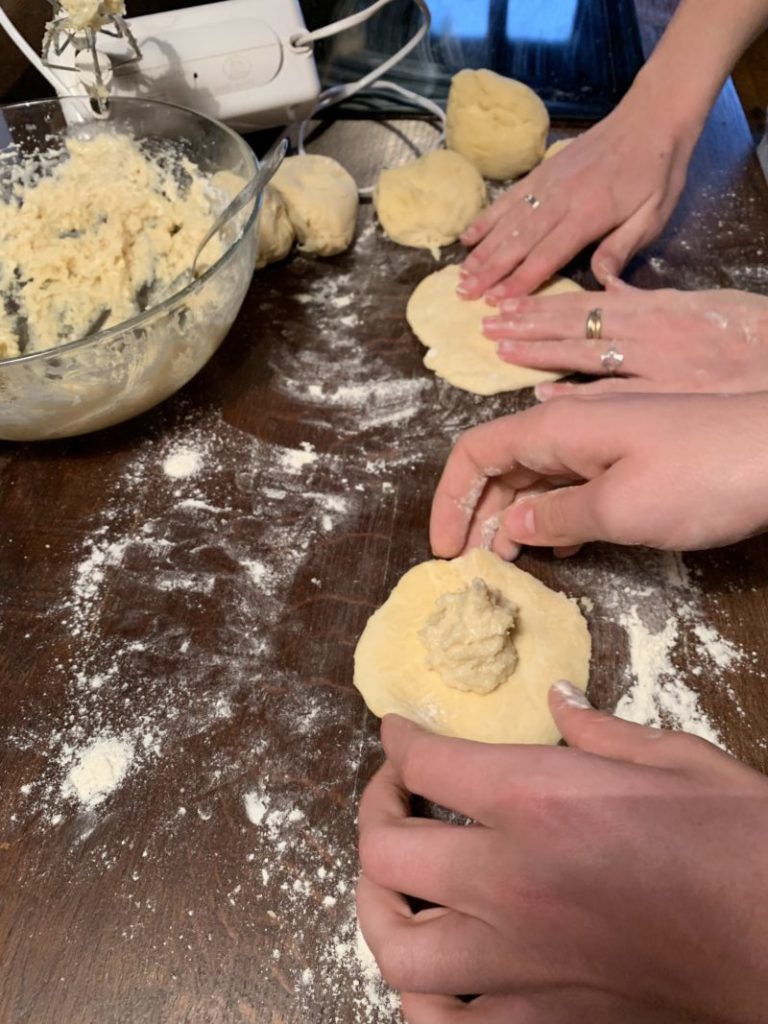 fabrication des Fastelavnsboller les brioches danoises