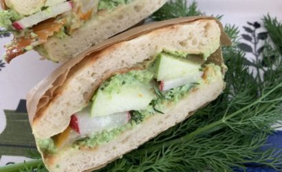 sandwich d'inspiration nordique au haddock, pomme grany et petits pois