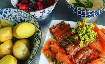 pommes de terre à l'eau et salade russe d'Irène pour accompagner le Gravlax à la criste marine