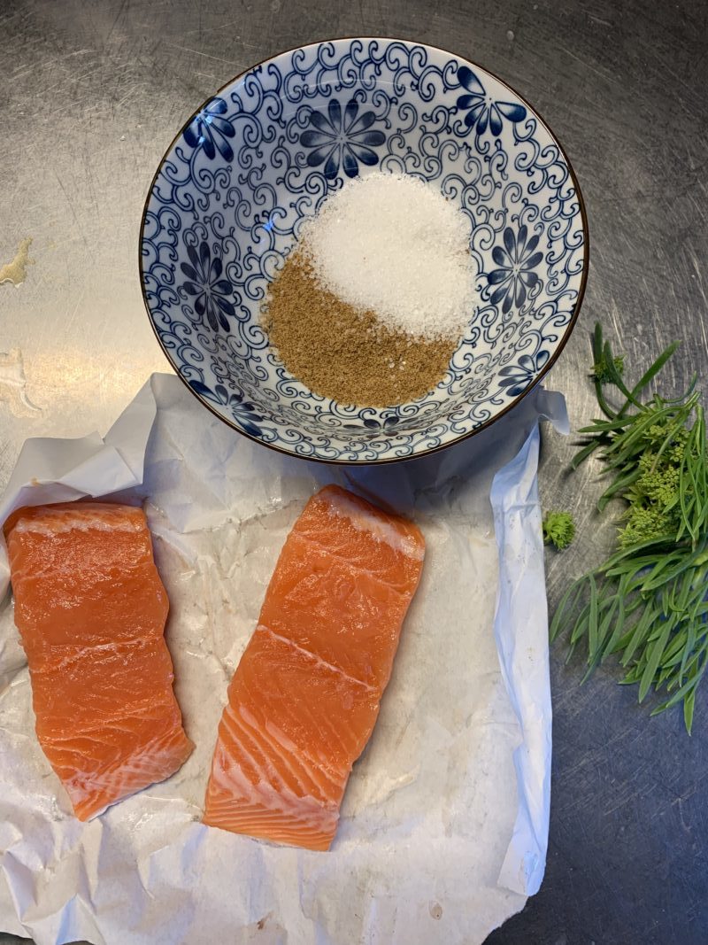 Une recette de gravlax pour l'été avec de la criste marine