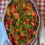 Salade de tomates , papaye, groseilles, oignons rouges et cerfeuil