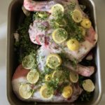 agneau confit aux herbes parfumé au citron et olives vertes