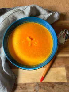 soupe poivrons, courgettes et aubergines à la mimolette vieille