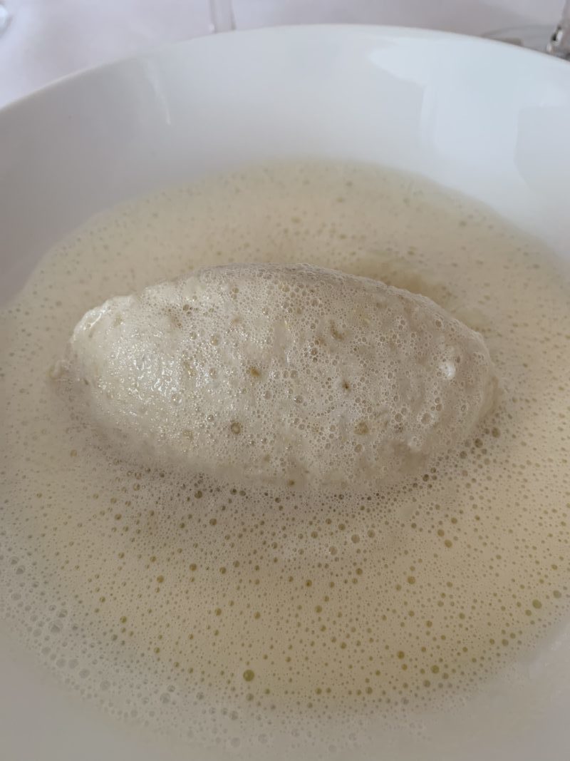 quenelle de quinoa blanc et coquille Saint Jacques de Brest, topinambour et "Côte du Jura"