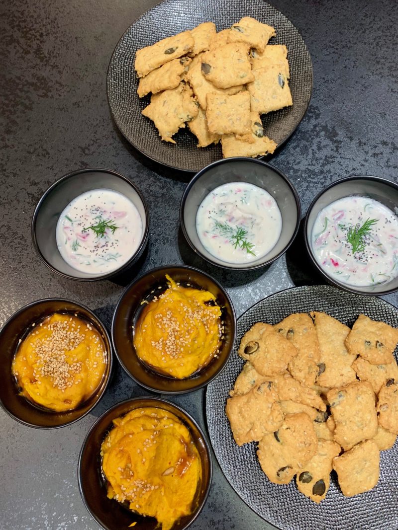 Dip de potimarron et crackers danois pour l'apéro d'un repas de Noël végétarien