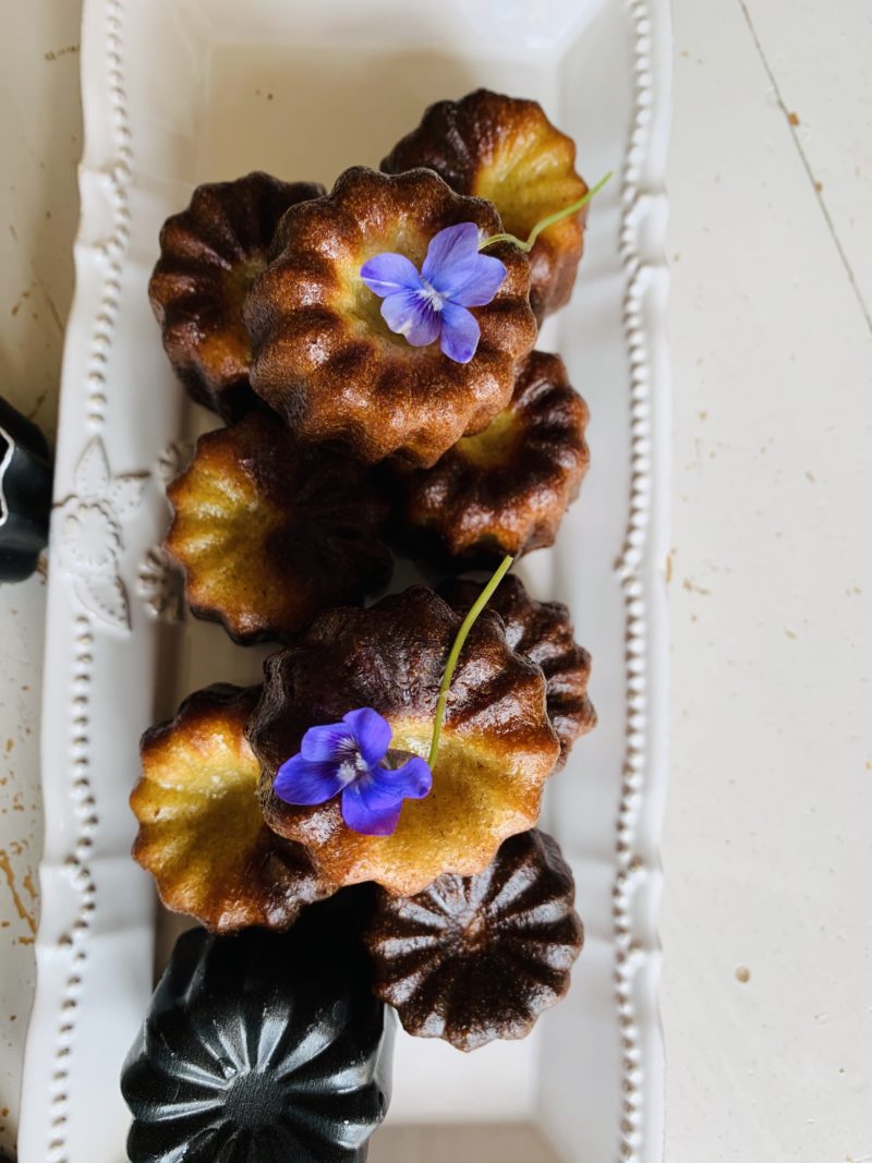 fleurs de violettes pour décorer le goûter