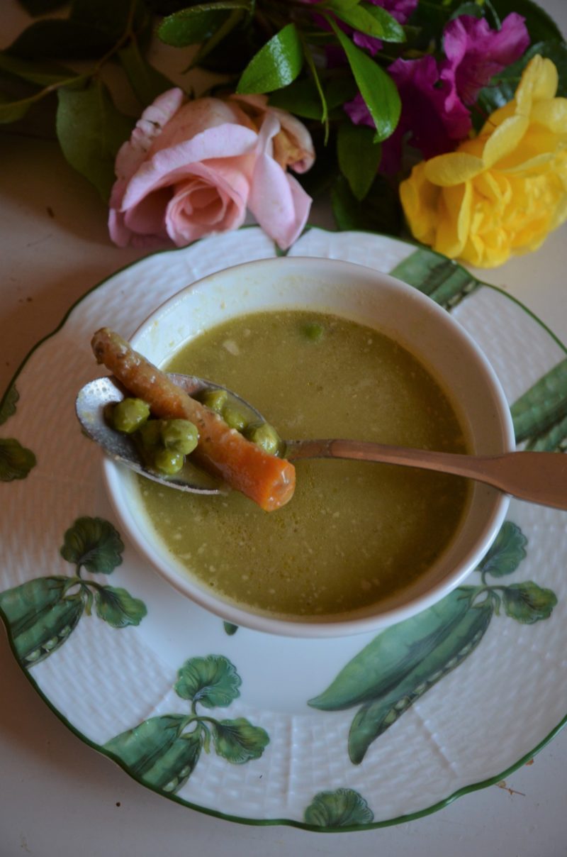 soupe de cosses de petits pois et flageolets avec garniture