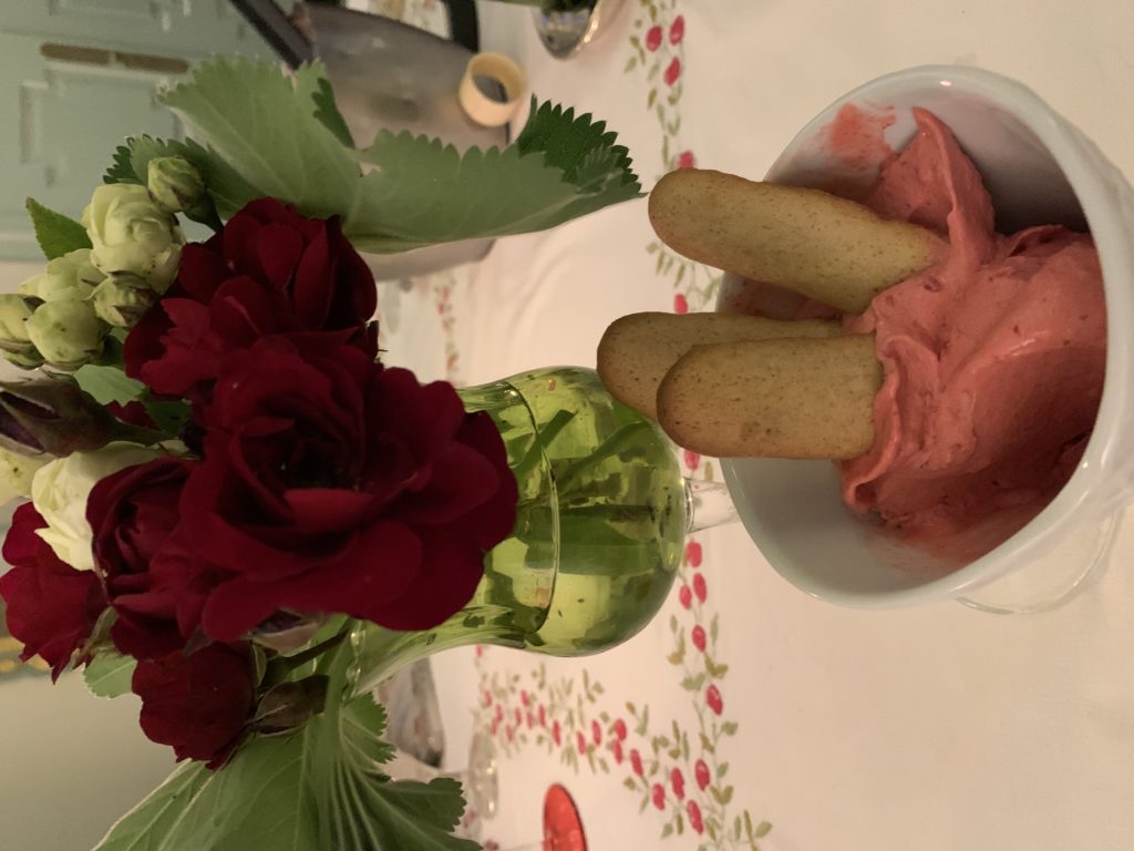 langue de chat et sorbet à la framboise un dessert à l'ancienne