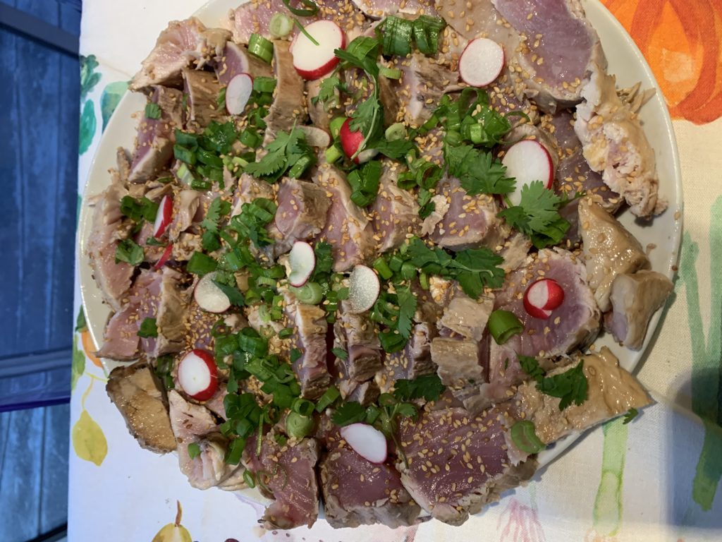 tataki de thon aux radis et coriandre