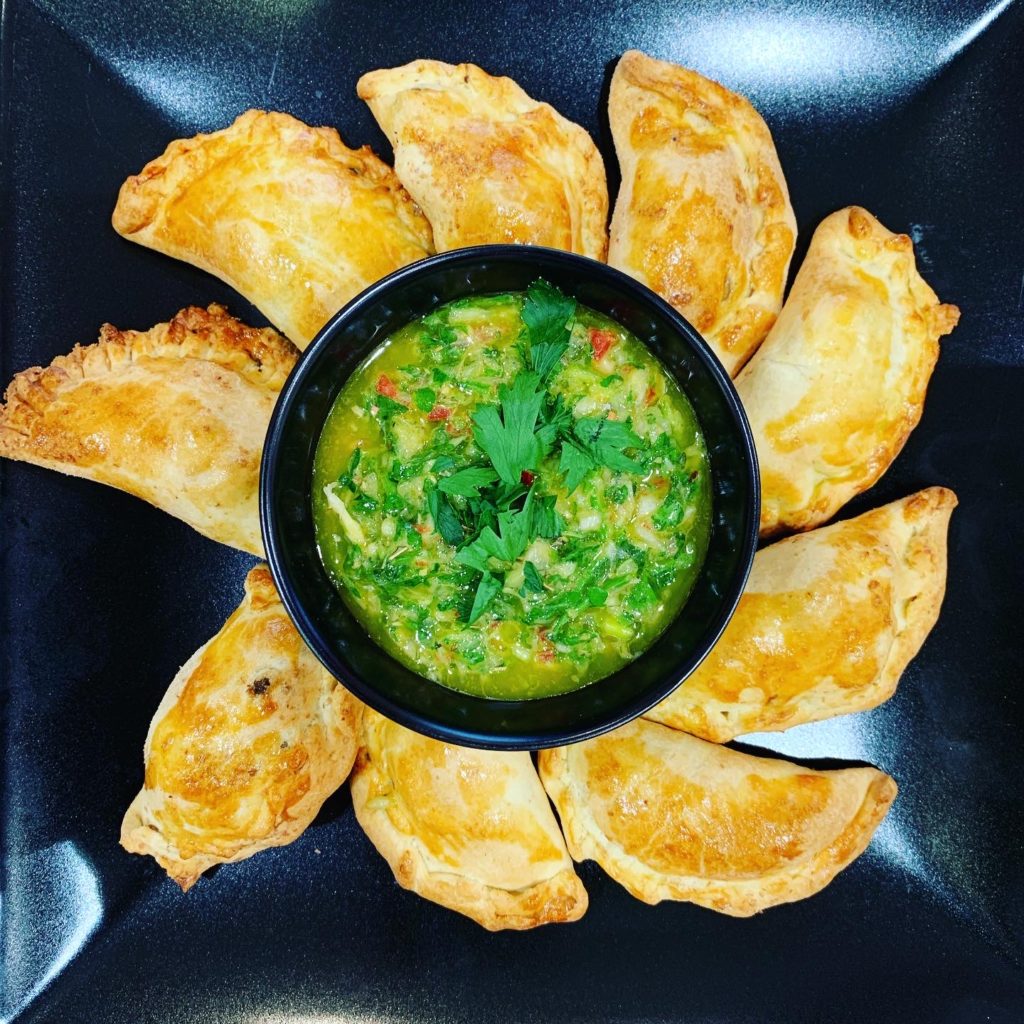 empanadas argentines à la viande sauce chimichuri