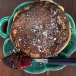 crêpes soufflées et confiture de fruit rouge