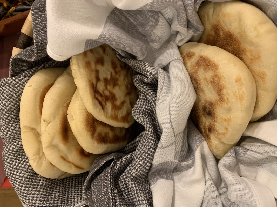 cheese naans et naans natures pour accompagner un butter strimp