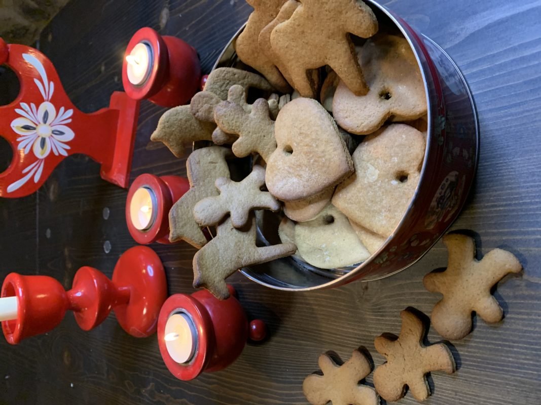 les petits biscuits de noël suédois aux épices et à la mélasse de canne