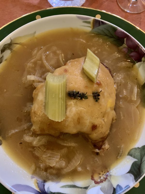 Welsh rarebit et soupe à l'oignon à la bière