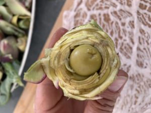 première farce de l'artichaut une olive aux anchois