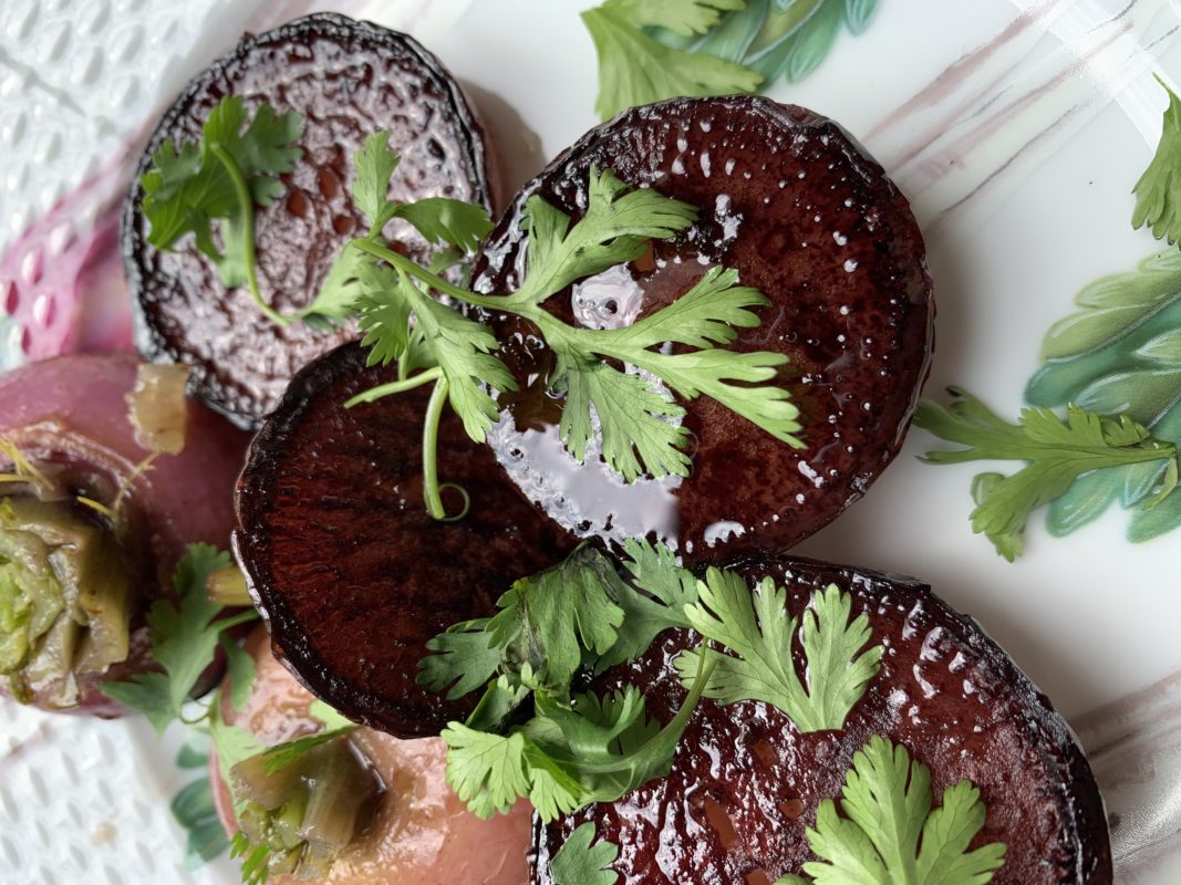 navets nouveaux au vin rouge parfumés à la coriandre