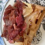 tatin à la rhubarbe avec de la pâte phyllo