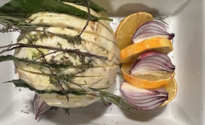 céleri rave façon Hasselback cru avec oignon rouge et citron bergamote