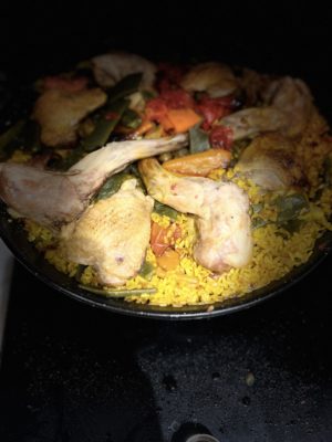 paella traditionnelle de Valence au poulet et haricots plats