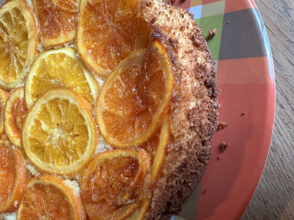 Gâteau parfumé à l'orange sanguine et à l'orange caramélisée